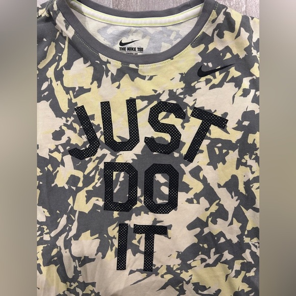 Nike just do it camo shirt size XL boys - Picture 3 of 3
